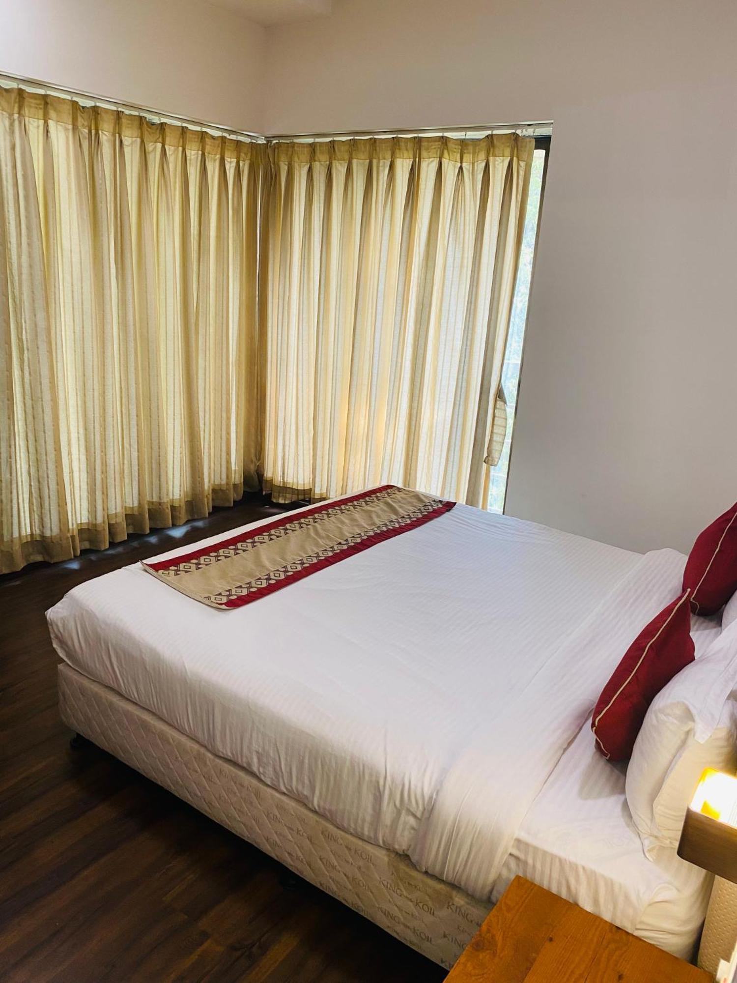 Mumbai House Luxury Apartments Santacruz East, مومباي المظهر الخارجي الصورة