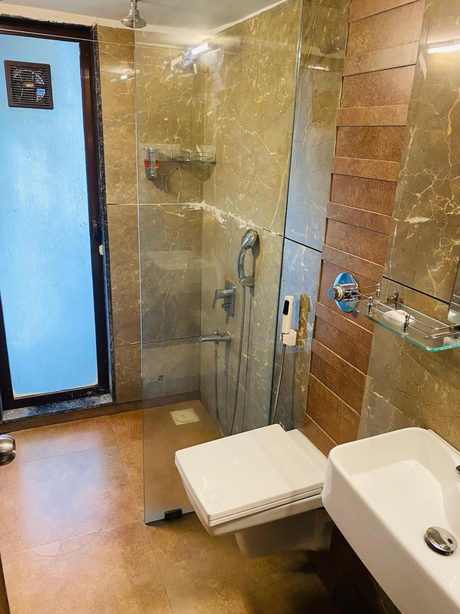 Mumbai House Luxury Apartments Santacruz East, مومباي المظهر الخارجي الصورة