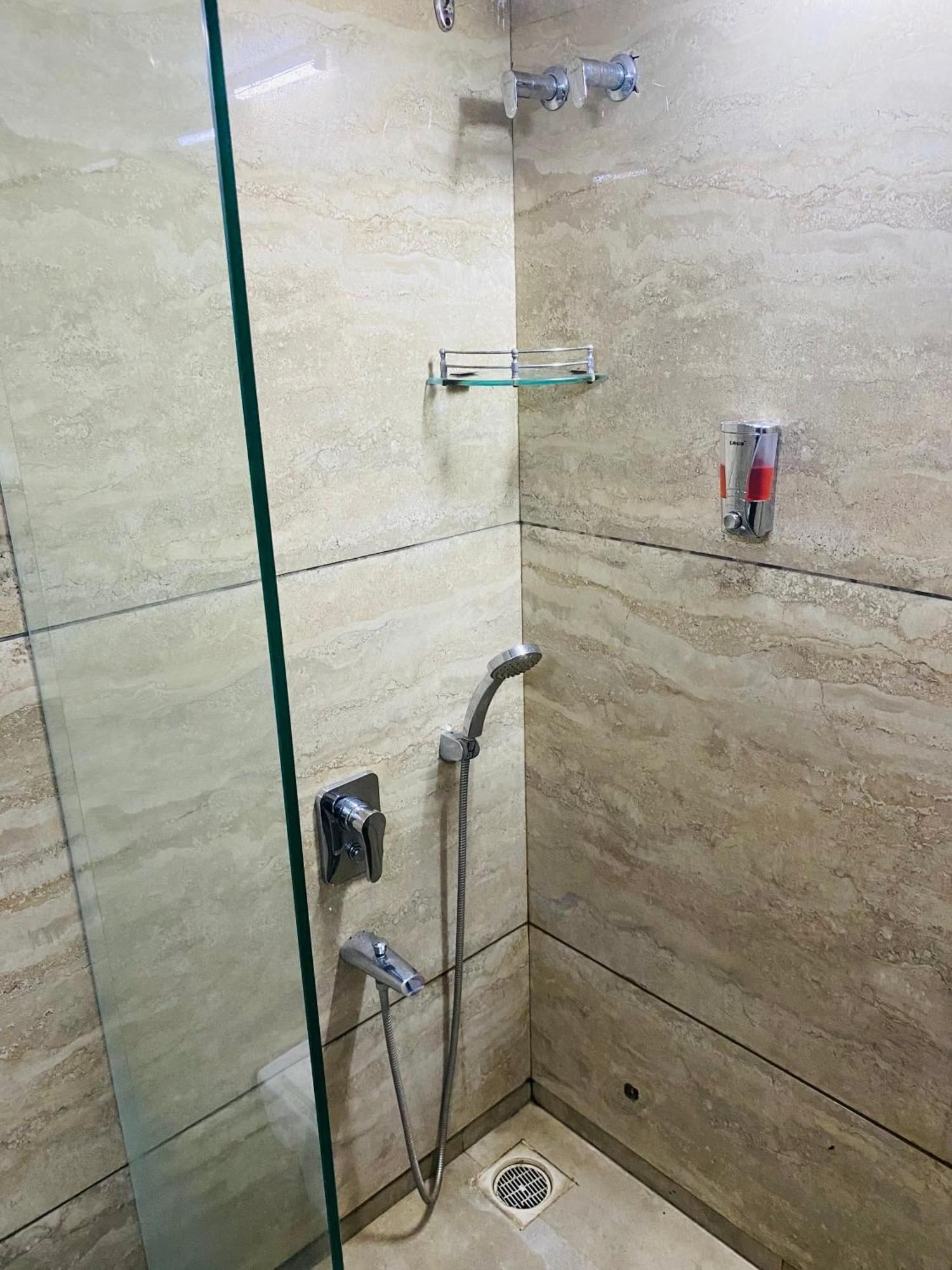 Mumbai House Luxury Apartments Santacruz East, مومباي المظهر الخارجي الصورة