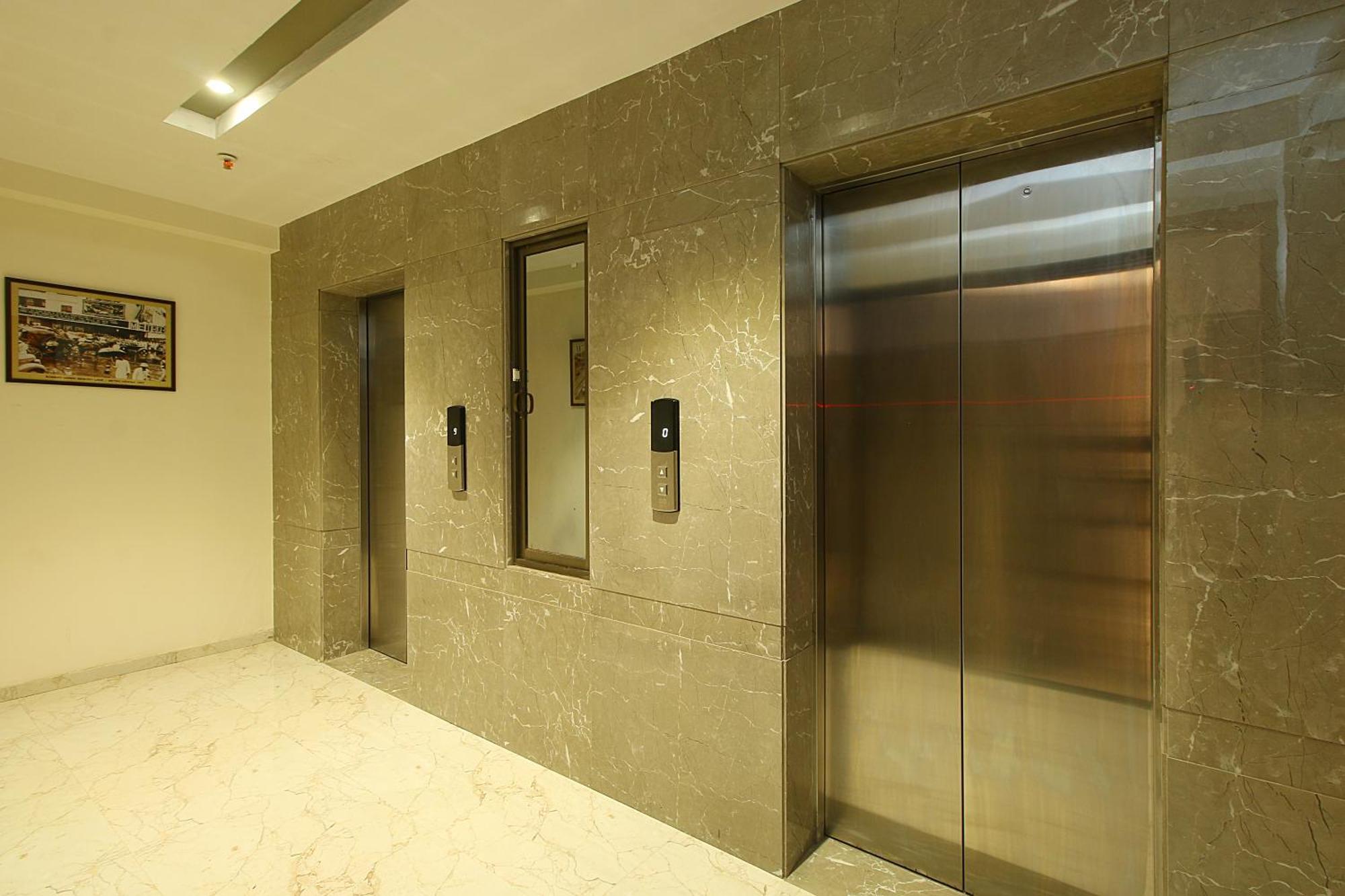Mumbai House Luxury Apartments Santacruz East, مومباي المظهر الخارجي الصورة