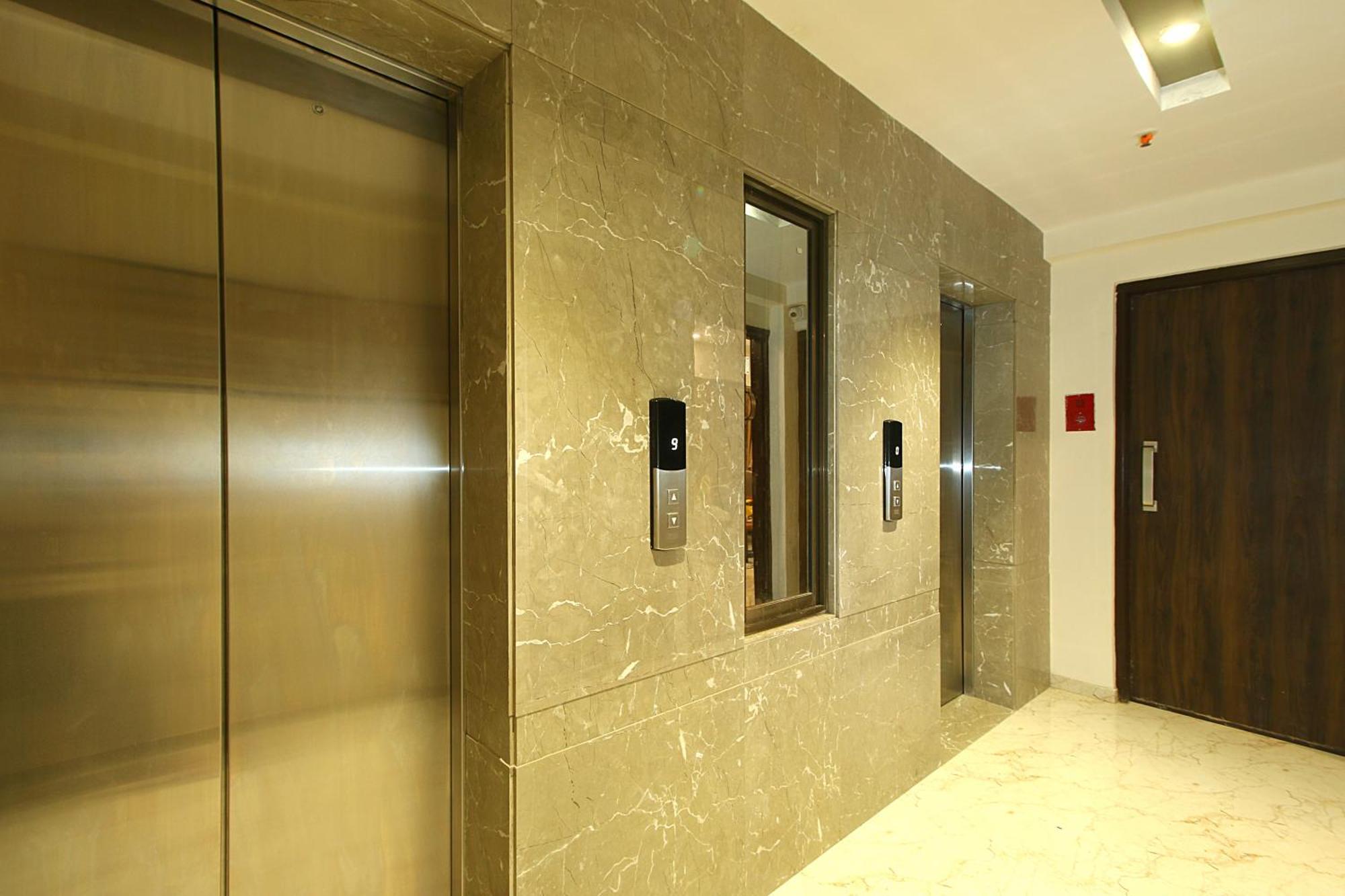Mumbai House Luxury Apartments Santacruz East, مومباي المظهر الخارجي الصورة