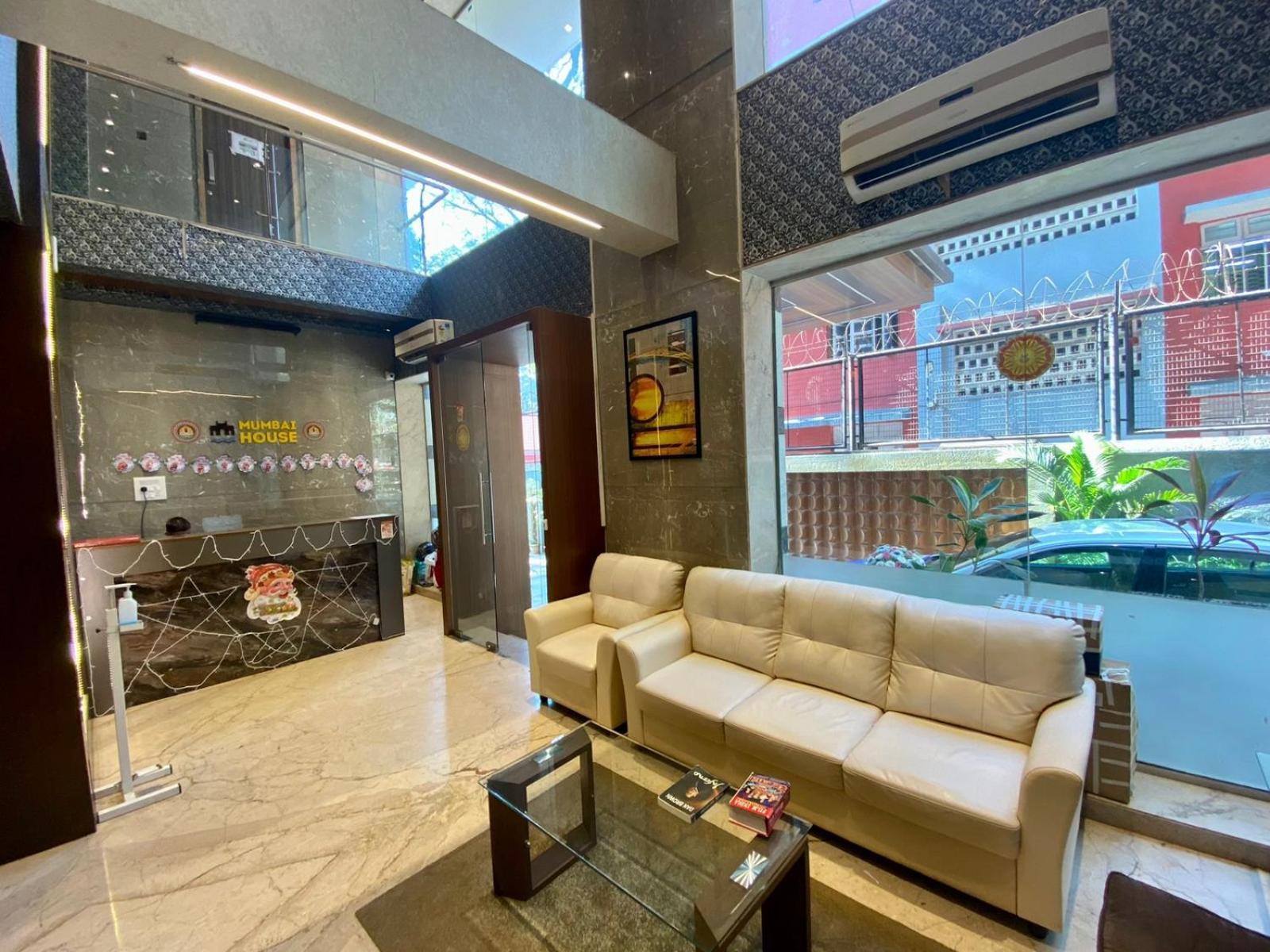 Mumbai House Luxury Apartments Santacruz East, مومباي المظهر الخارجي الصورة