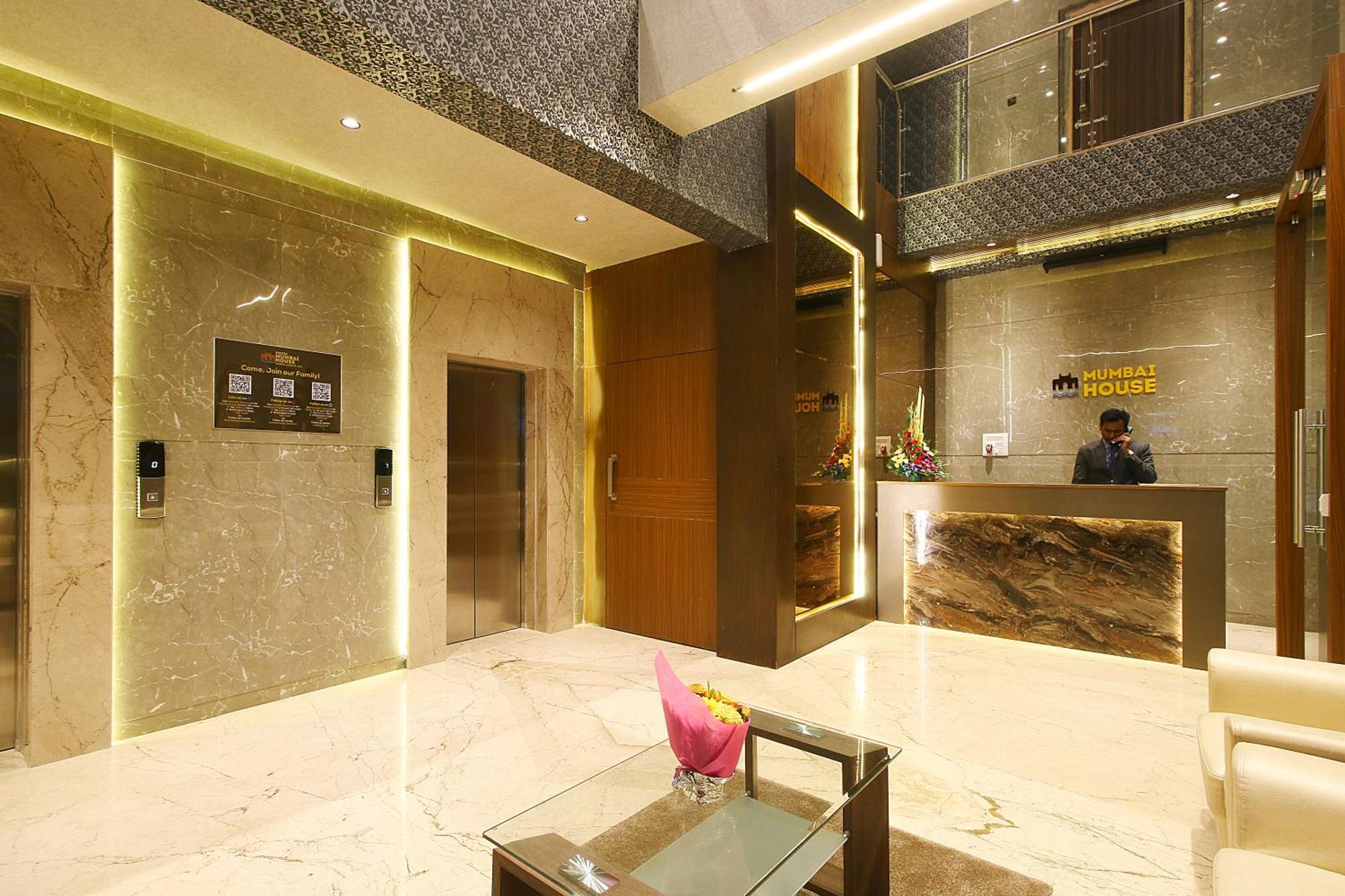 Mumbai House Luxury Apartments Santacruz East, مومباي المظهر الخارجي الصورة