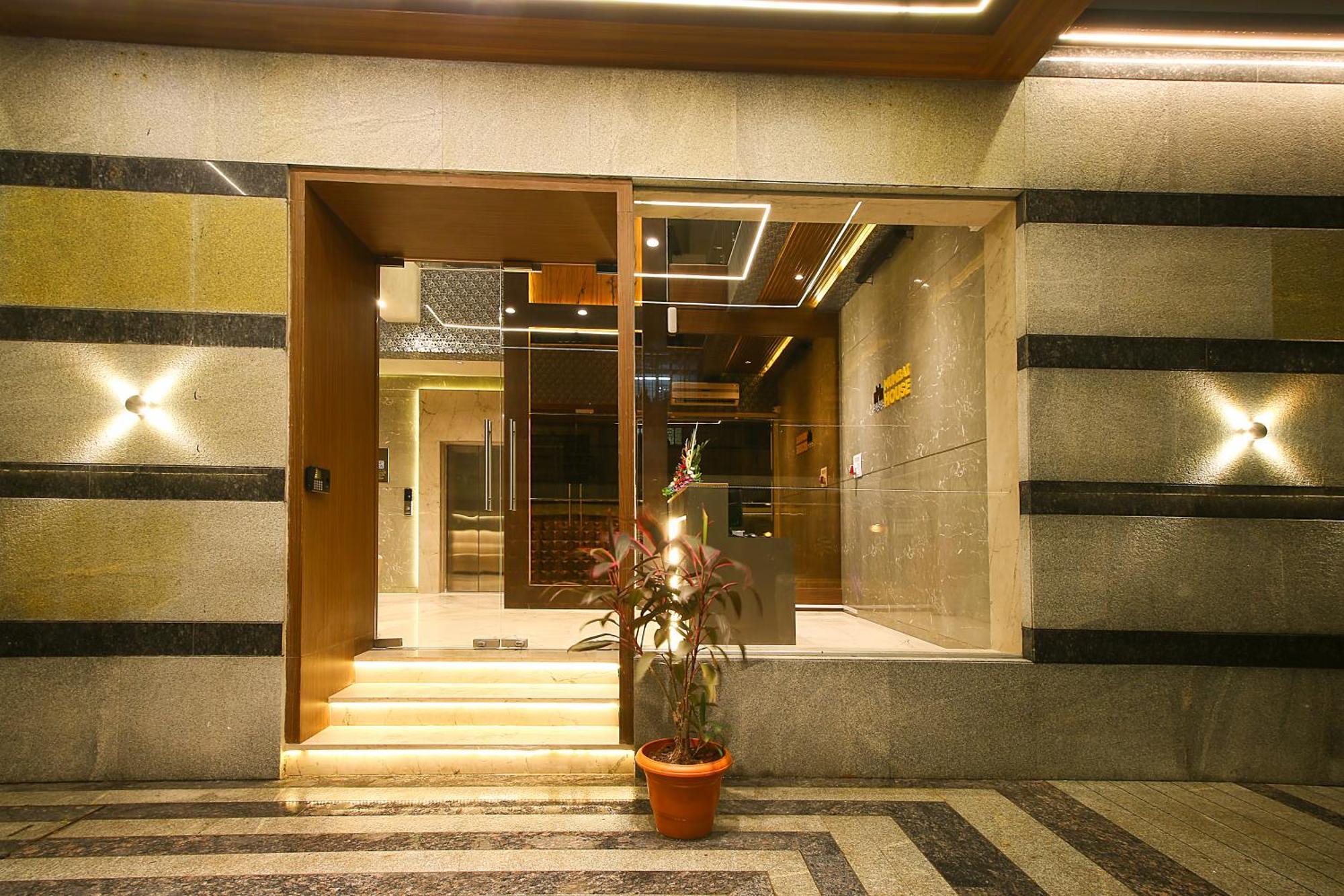 Mumbai House Luxury Apartments Santacruz East, مومباي المظهر الخارجي الصورة
