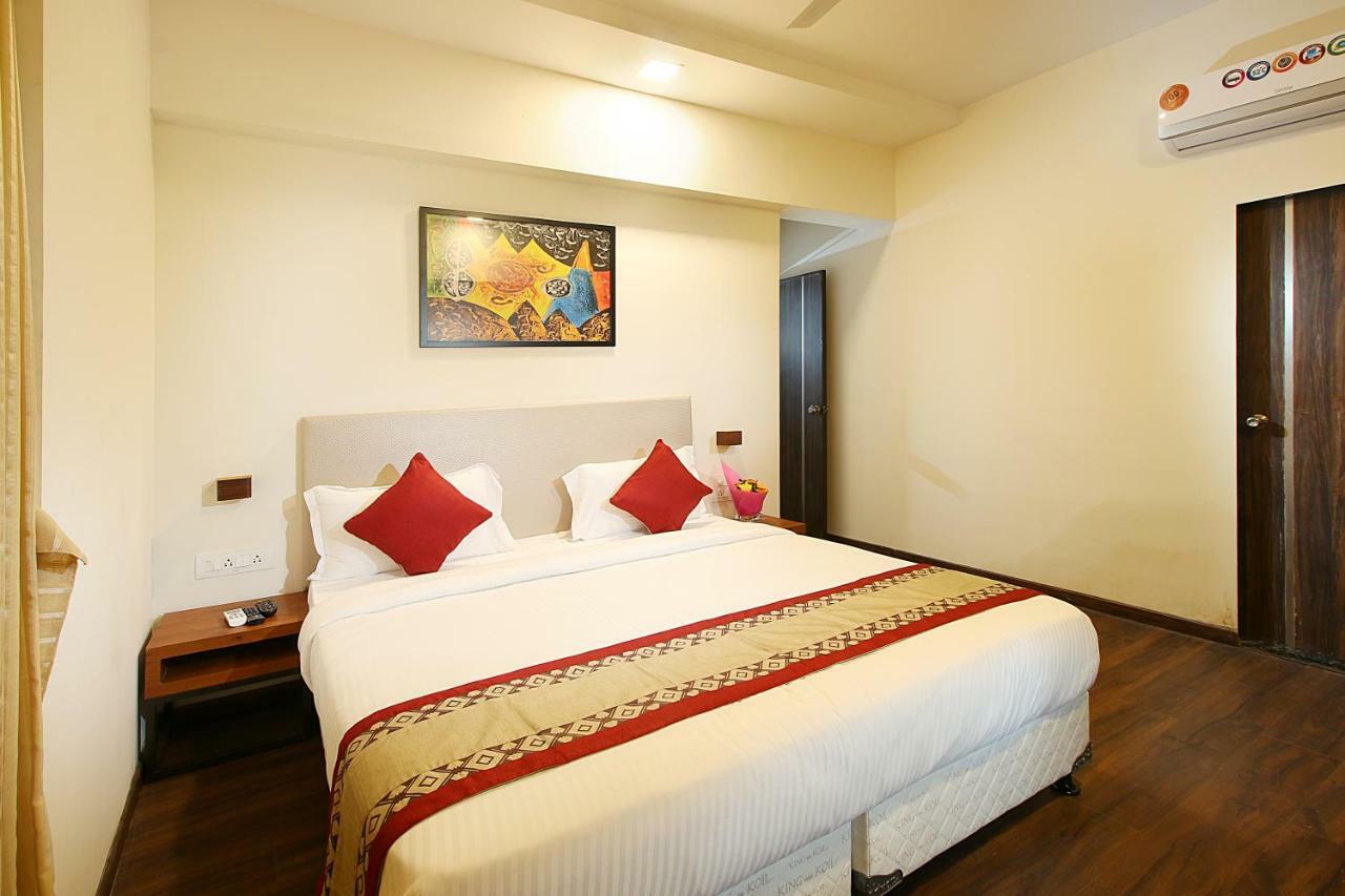 Mumbai House Luxury Apartments Santacruz East, مومباي المظهر الخارجي الصورة