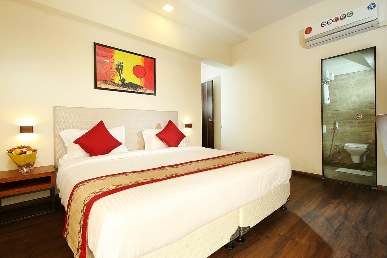 Mumbai House Luxury Apartments Santacruz East, مومباي المظهر الخارجي الصورة
