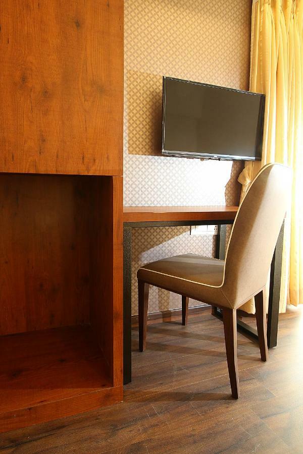 Mumbai House Luxury Apartments Santacruz East, مومباي المظهر الخارجي الصورة