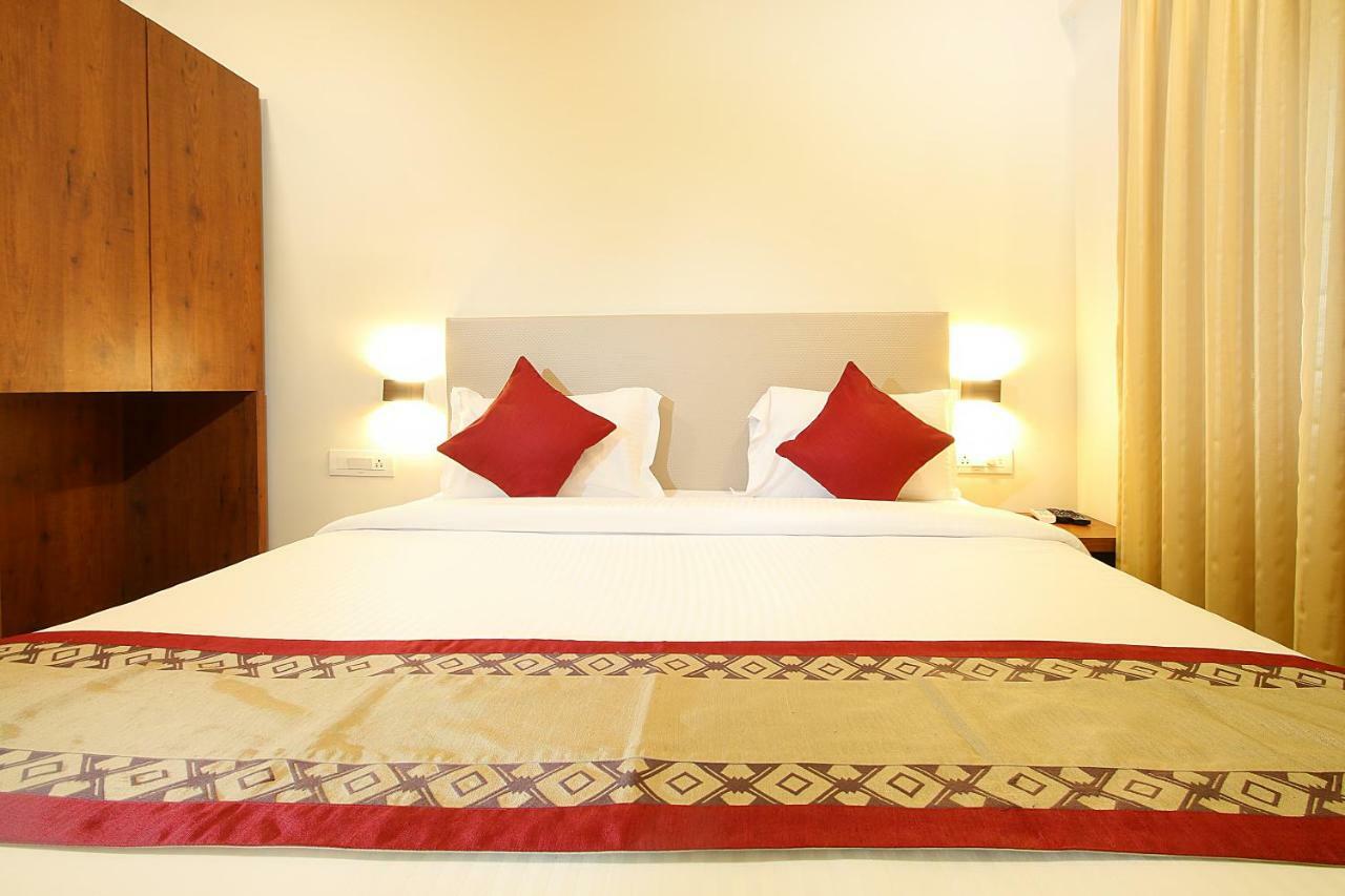 Mumbai House Luxury Apartments Santacruz East, مومباي المظهر الخارجي الصورة